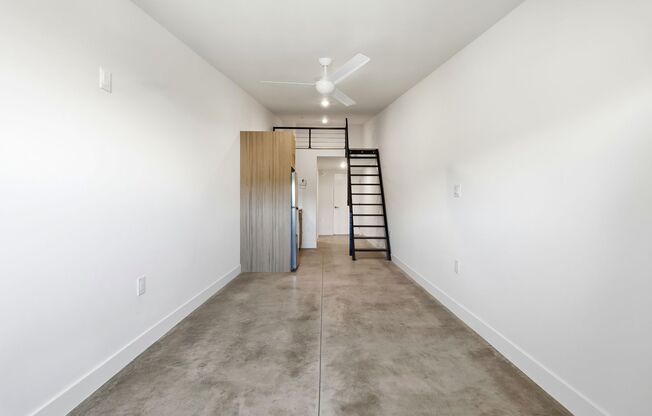 Studio, 1 bath, 290 sqft, $1,572, Unit 203-C