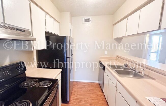 2 beds, 1 bath, 801 sqft, $1,125, Unit 221