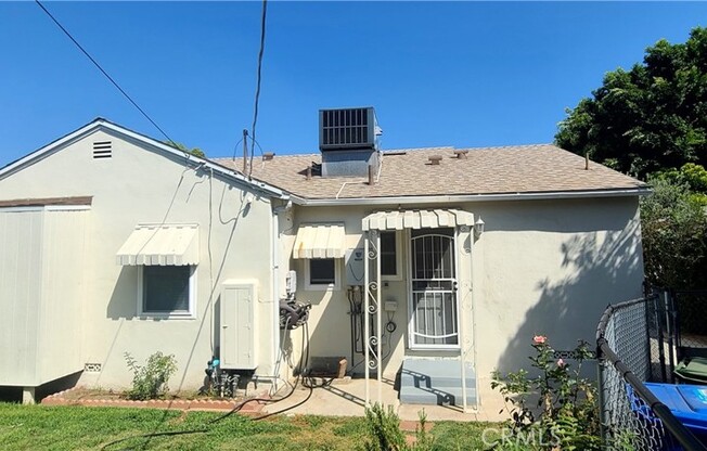 3 beds, 1 bath, 1,199 sqft, $3,700