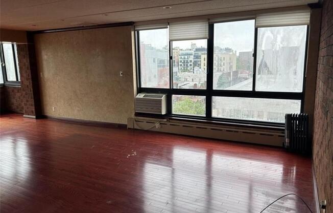 9921 4 AVE
