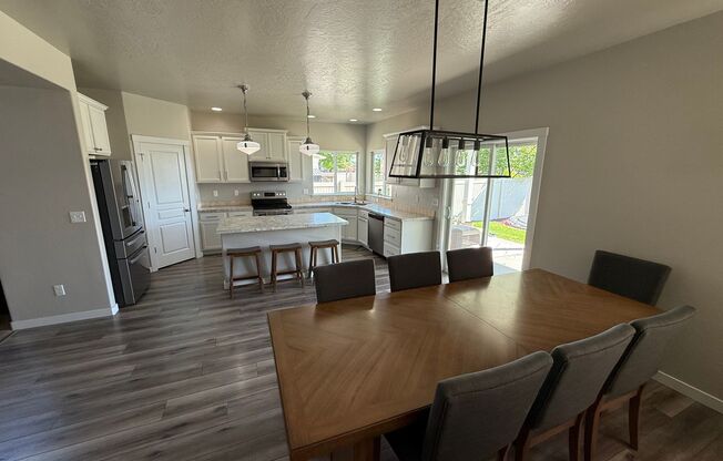 4 Bedroom with 3 Car Garage in Meridian