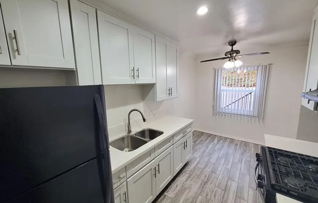 1306 N Las Palmas Ave.