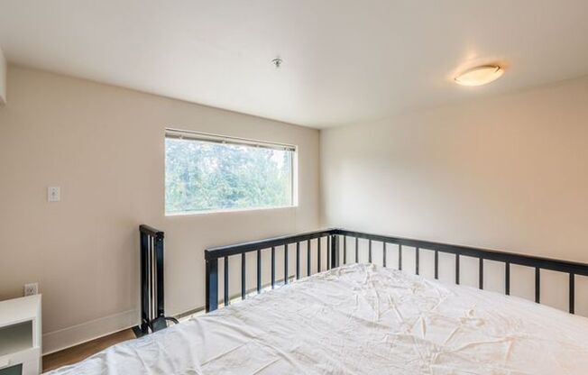 Studio, 1 bath, 220 sqft, $1,200, Unit A31