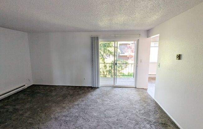 2 beds, 1 bath, 889 sqft, $1,295, Unit 34