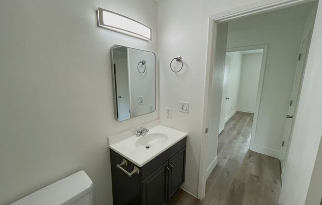 2 beds, 1 bath, 890 sqft, $1,595, Unit 16
