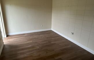 1 bed, 1 bath, 600 sqft, $1,100, Unit Wood04