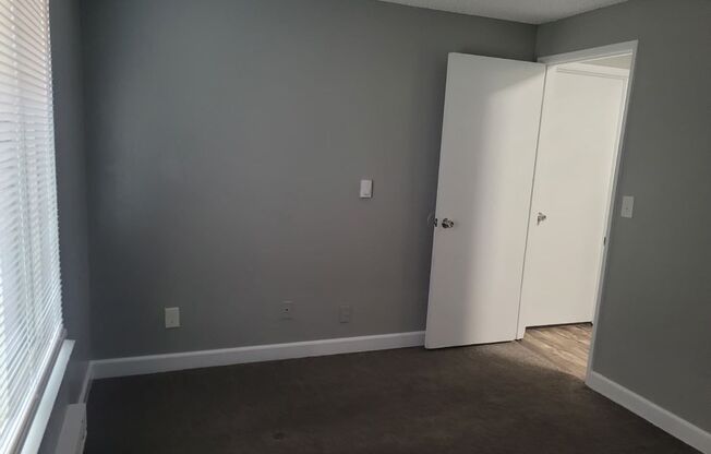 3 beds, 1 bath, 945 sqft, $1,700, Unit 1326 M4