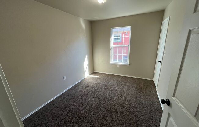 3 beds, 2 baths, $1,100