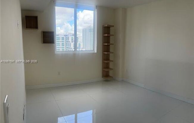 3 beds, 2 baths, $4,200, Unit # 1605