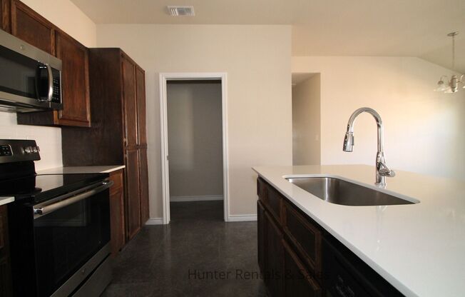 3 beds, 2 baths, $1,325