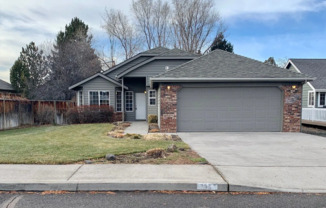 Spacious 3 Bed/2 Bath Single Family Home in NE Bend - Pacific Crest Drive