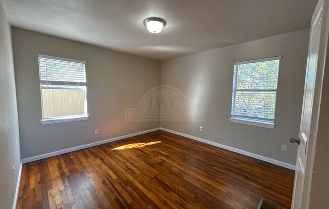 4 beds, 1 bath, $1,250