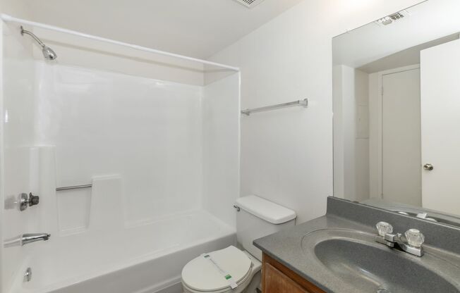 2 beds, 1.5 baths, 899 sqft, $1,262, Unit 2162