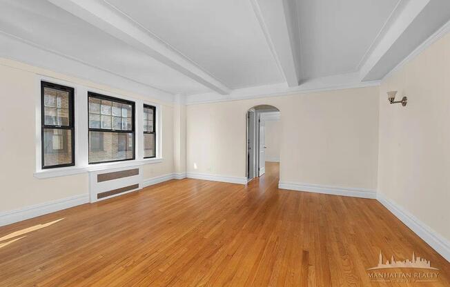 1 bed, 1 bath, $8,400, Unit 3J