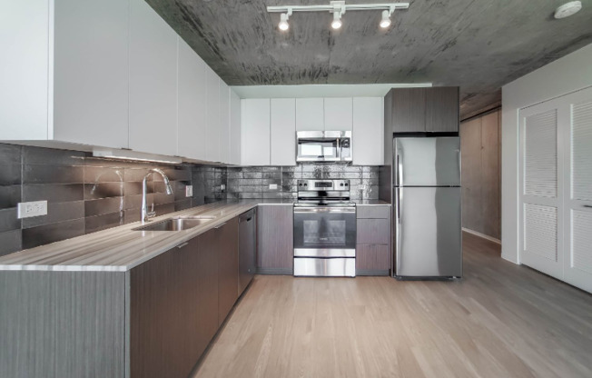 2113 S WABASH AVE
