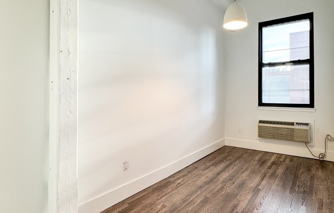 3 beds, 1 bath, $8,000, Unit 4K