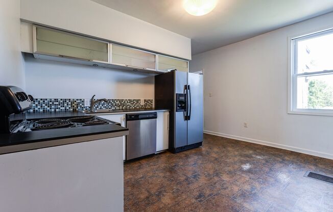 3 beds, 2.5 baths, $1,800, Unit 1