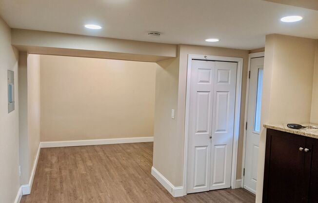 Studio, 1 bath, 300 sqft, $1,150, Unit 8