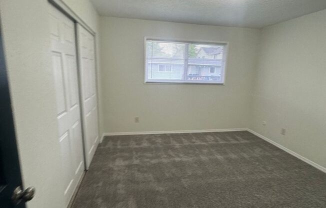 2 beds, 1 bath, 750 sqft, $1,350, Unit 22