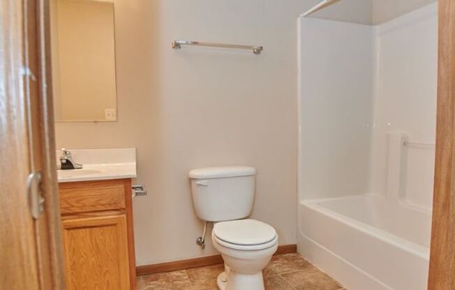 2 beds, 2 baths, 975 sqft, $1,115, Unit 412