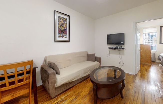 2 beds, 1 bath, $4,200, Unit 15