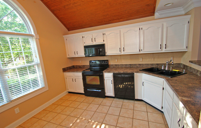 3 beds, 2 baths, $2,000