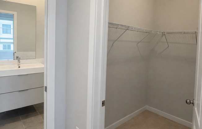 2 beds, 1 bath, 802 sqft, $1,627, Unit Unit 14