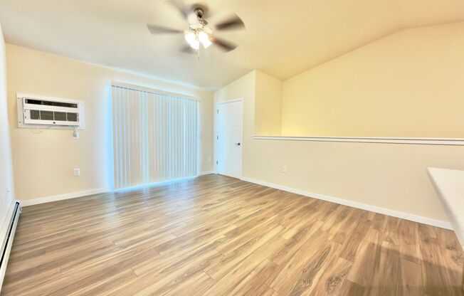 1 bed, 1 bath, 749 sqft, $1,324, Unit EC 4242-13