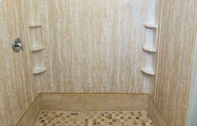 3 beds, 2 baths, $1,650, Unit 3/2