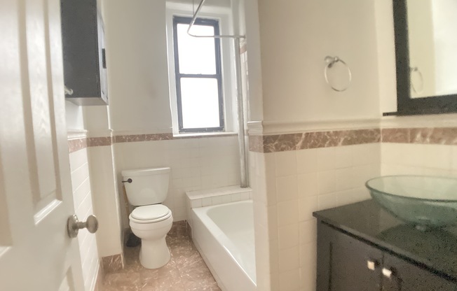 2 beds, 1 bath, $3,041, Unit 3B