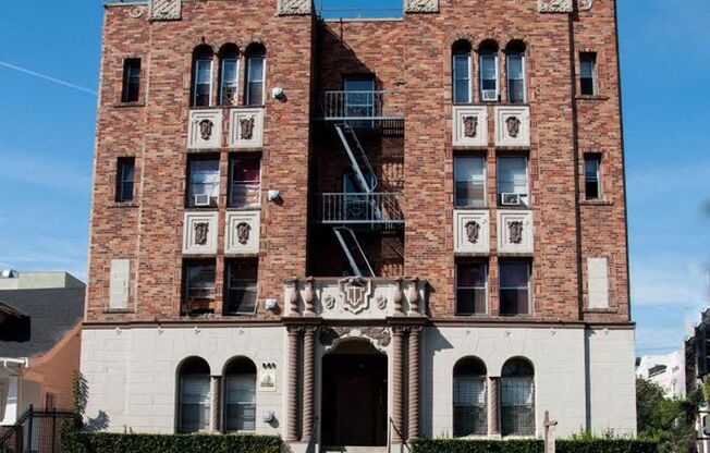 IRO - Irolo Apartments