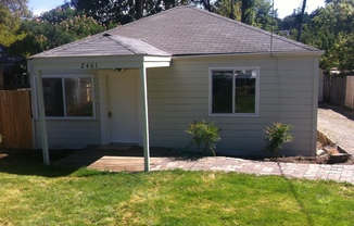 Nice 3 bed/1 bath home near Hendricks Park - Great 3 bedroom cottage style! Tons of Character!