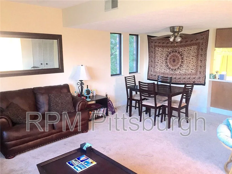 3242 NIAGARA SQ