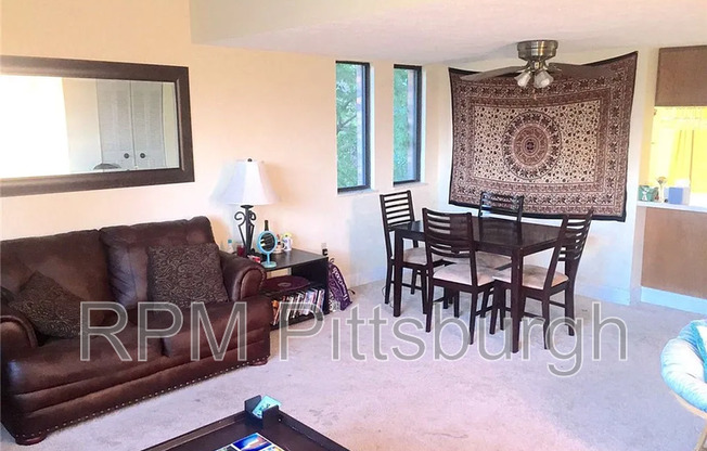 3242 NIAGARA SQ