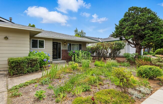 Refreshed 3 Bedroom Ranch In NE Portland