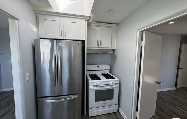 1 bed, 1 bath, 700 sqft, $3,200