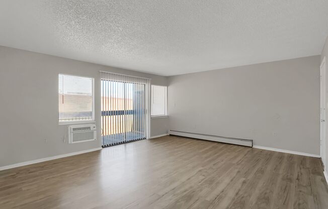 2 beds, 1 bath, 860 sqft, $1,199, Unit 10-12