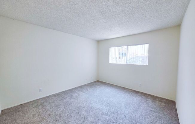 *OPEN HOUSE: 9/20 1:30-2:30PM* Remodeled 2BR in Pacific Beach with Private Garage