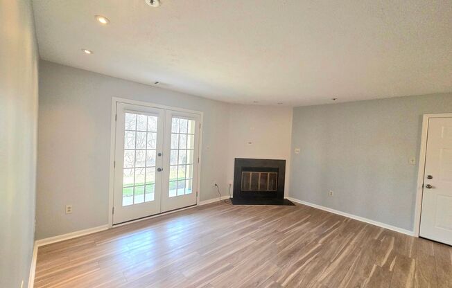 Beautiful 2 BR/2 BA Condo in Ellicott City!
