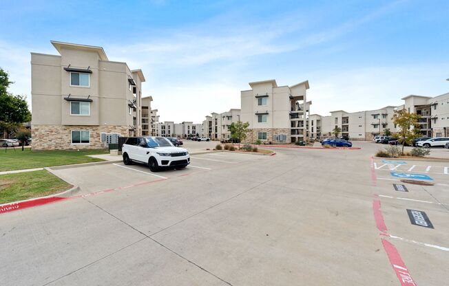 1 bed, 1 bath, 715 sqft, $1,179, Unit 523