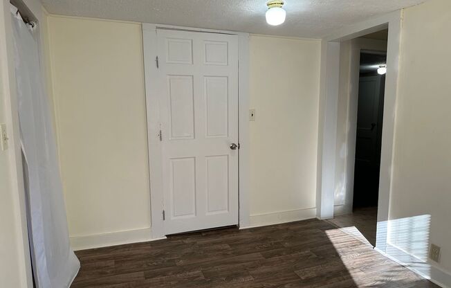 3 beds, 1 bath, $925