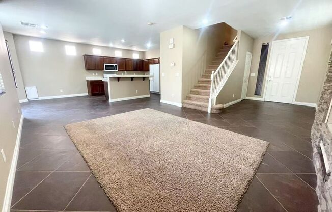 Spacious 3-Bed Home in Mountains Edge with Loft & Patio