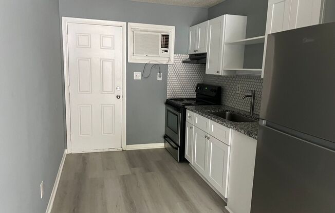 2 beds, 1 bath, $850, Unit Apt B