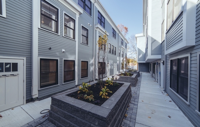 3 beds, 2.5 baths, 1,608 sqft, $4,000, Unit 12