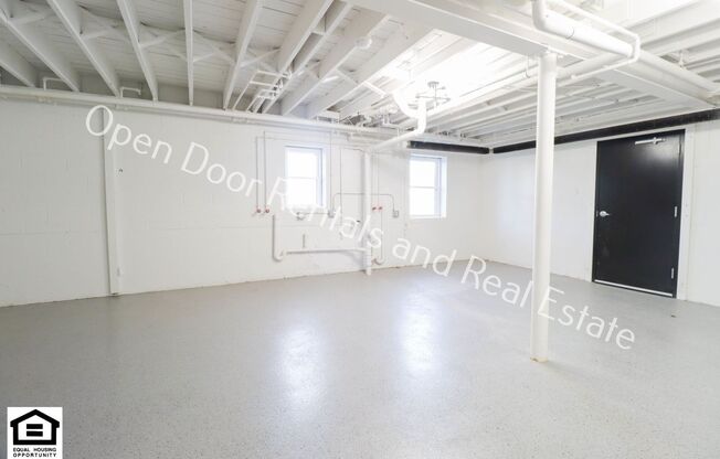 2 beds, 1 bath, 643 sqft, $995, Unit E01