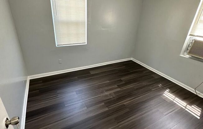 2 beds, 1 bath, 1,140 sqft, $950