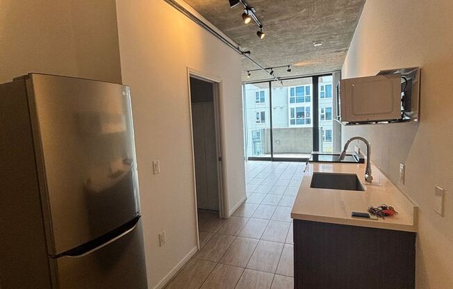 Studio, 1 bath, 382 sqft, $2,095, Unit 403