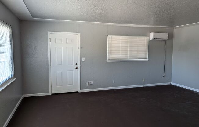 2 beds, 1 bath, 900 sqft, $1,295