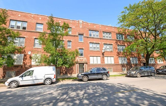 7557-59 S. Calumet Ave. / 348-58 E 76th St.