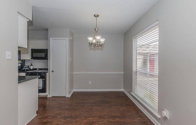 2 beds, 2 baths, 990 sqft, $1,119